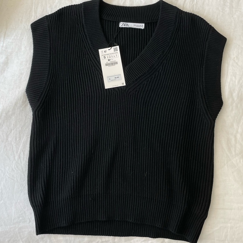 Zara - black sweater vest NWT